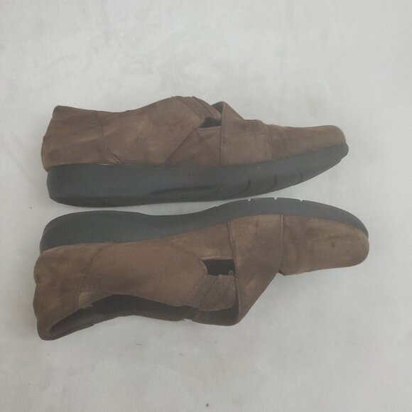 Clarks Collection Mary Jane Shoes Women Size 9 Brown Suede Slip On Comfort - Picture 5 of 9